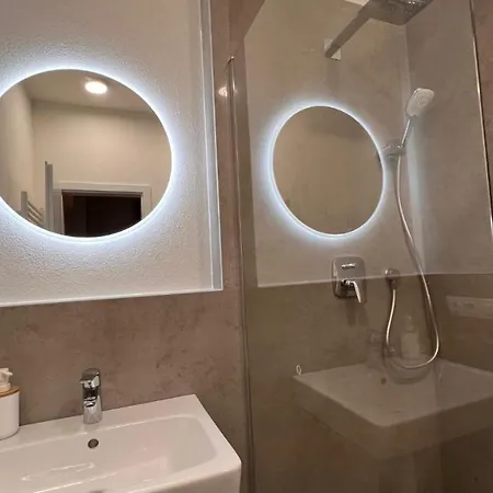 아파트 2 Apartment, New Building, Bosakova Street, 49 브라티슬라바