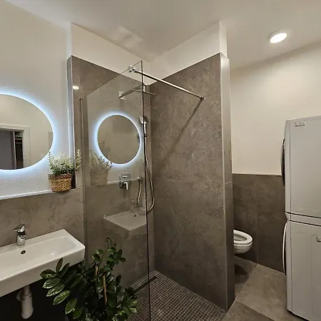 아파트 2 Apartment, New Building, Bosakova Street, 49 브라티슬라바